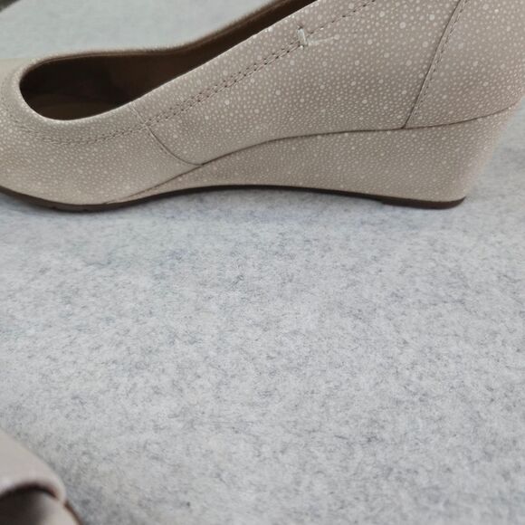 🐢 Clarks Artesian Size 8 2" Wedge Tan - Picture 13 of 17